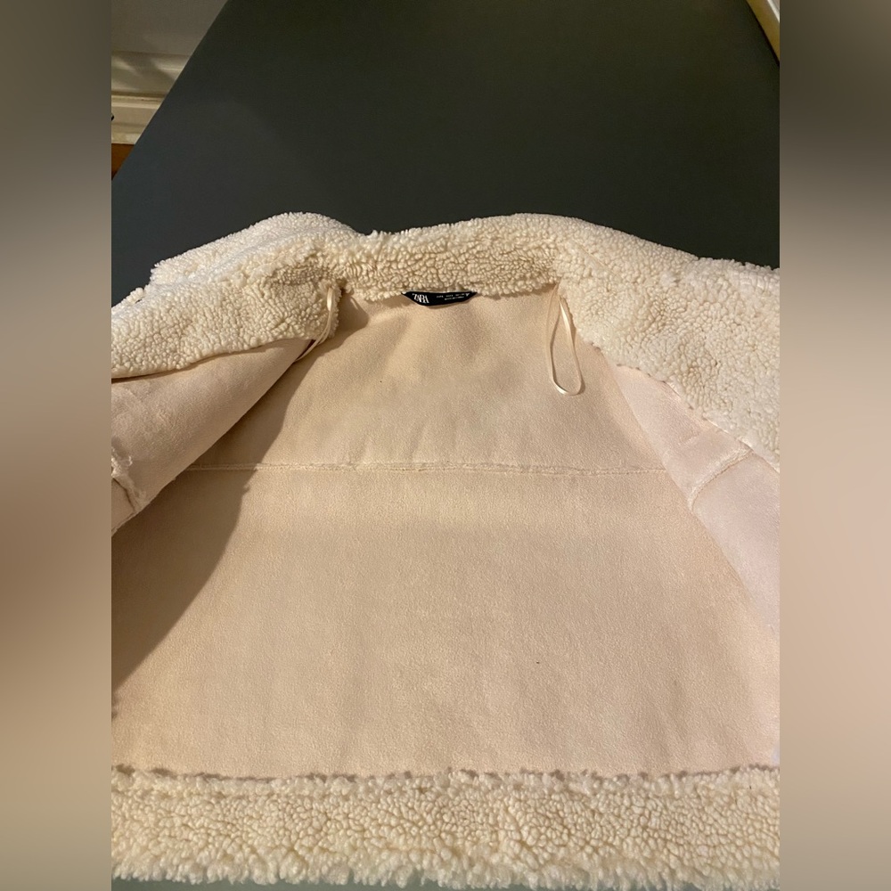 Zara Cropped Fuzzy Jacket - Picture 4 of 6